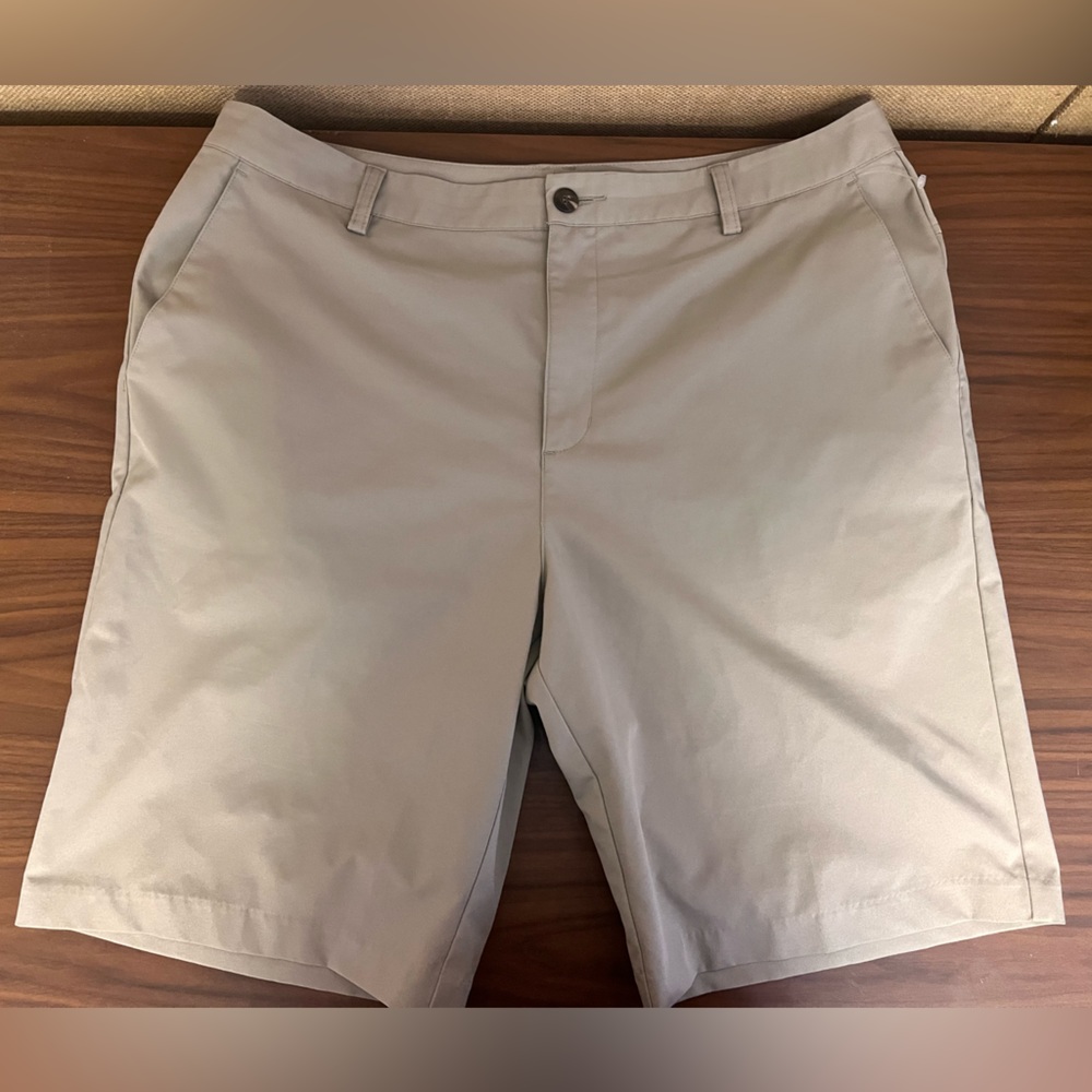 Adidas Climalite Mens Beige Golf Shorts Pockets Flat Front Sz 36 EUC